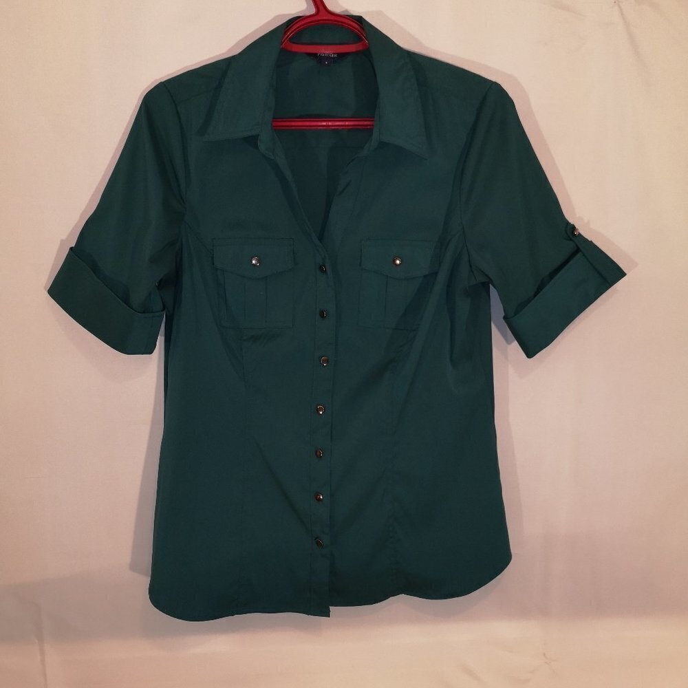 Reitmans Ladies Size 9 Short Sleeves V-neck Button Closure Fitted Blouse